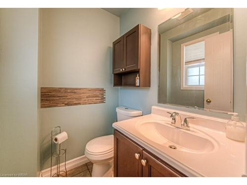 27 Lardner Street, Cambridge, ON - Indoor Photo Showing Bathroom