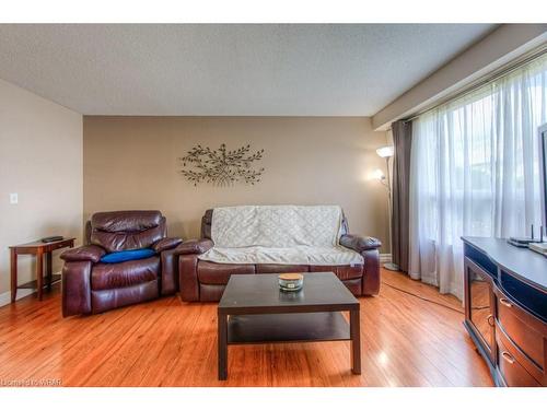 27 Lardner Street, Cambridge, ON - Indoor Photo Showing Living Room