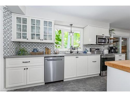 210 Glenforest Road, Cambridge, ON - Indoor Photo Showing Kitchen