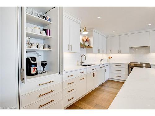 401-191 King Street S, Waterloo, ON - Indoor Photo Showing Kitchen