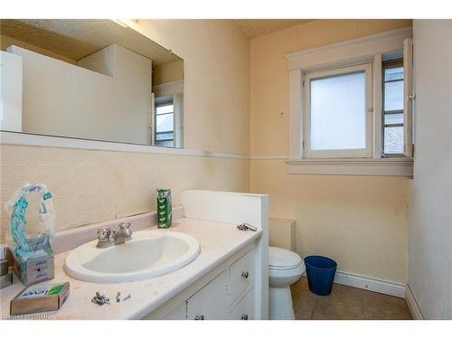 972 King Street W, Kitchener, ON - Indoor Photo Showing Bathroom