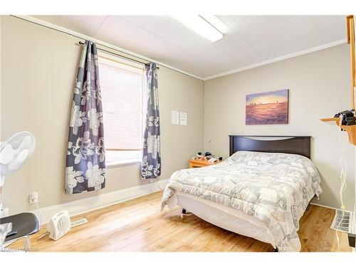 1405 King Street E, Cambridge, ON - Indoor Photo Showing Bedroom