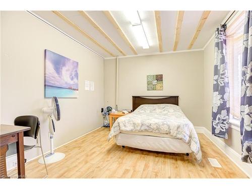 1405 King Street E, Cambridge, ON - Indoor Photo Showing Bedroom