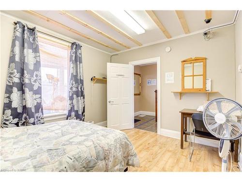 1405 King Street E, Cambridge, ON - Indoor Photo Showing Bedroom