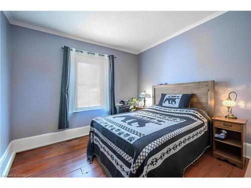 89 Concession Street, Cambridge, ON - Indoor Photo Showing Bedroom