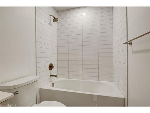 1605-15 Wellington Street S, Kitchener, ON - Indoor Photo Showing Bathroom