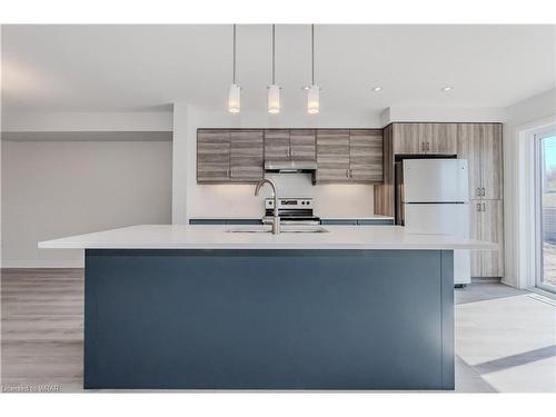 J078-7 Urbane Boulevard, Kitchener, ON - Indoor Photo Showing Kitchen