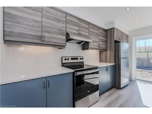 J078-7 Urbane Boulevard, Kitchener, ON - Indoor Photo Showing Kitchen