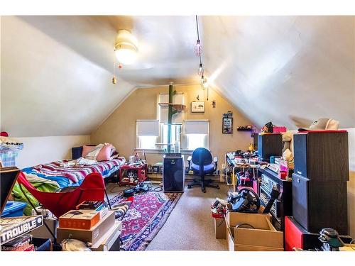 311 Weir Street N, Hamilton, ON - Indoor Photo Showing Bedroom