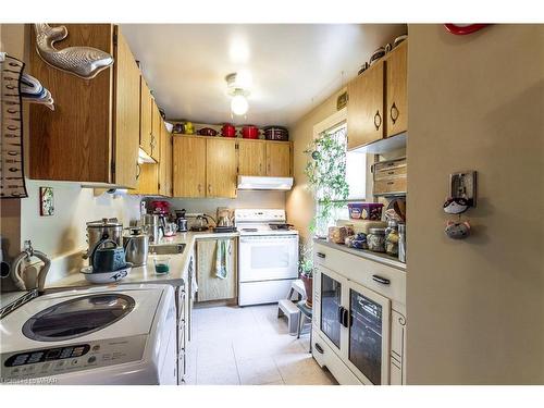 311 Weir Street N, Hamilton, ON - Indoor Photo Showing Kitchen