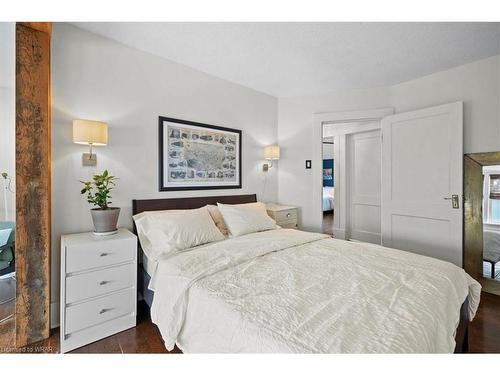 46 Fairview Avenue, Kitchener, ON - Indoor Photo Showing Bedroom