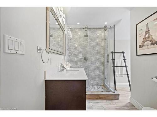 46 Fairview Avenue, Kitchener, ON - Indoor Photo Showing Bathroom