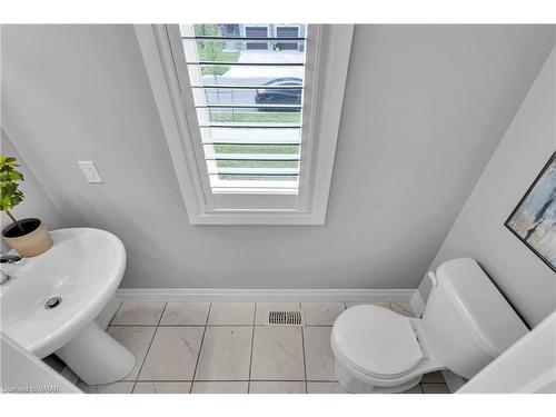 121 Hollybrook Trail, Kitchener, ON - Indoor Photo Showing Bathroom