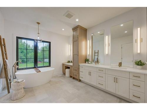 5645 First Line, Erin, ON - Indoor Photo Showing Bathroom