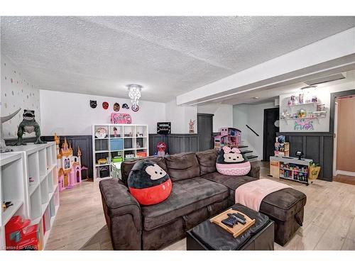 66 Elma Place, Cambridge, ON - Indoor Photo Showing Living Room