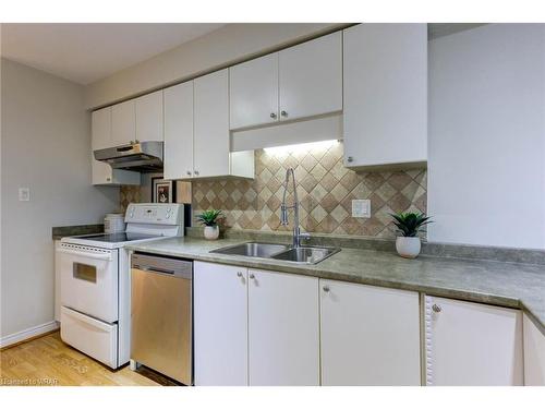 24-89 Woolwich Street, Waterloo, ON - Indoor Photo Showing Kitchen With Double Sink