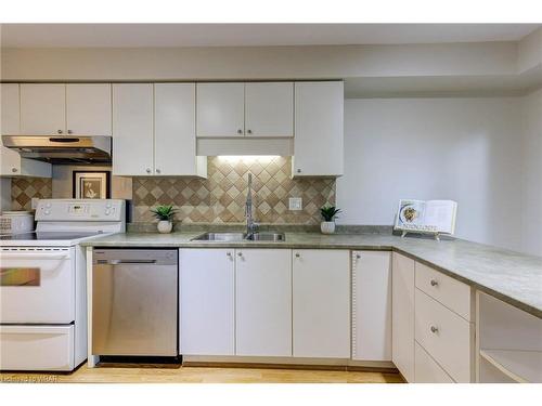 24-89 Woolwich Street, Waterloo, ON - Indoor Photo Showing Kitchen With Double Sink