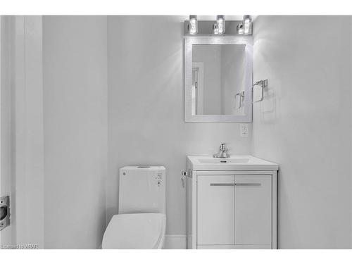 8 Dundonald Road, Cambridge, ON - Indoor Photo Showing Bathroom