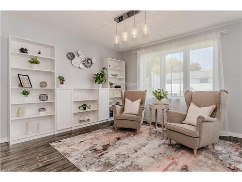 64 Meadowlane Drive, Kitchener, ON - Indoor Photo Showing Living Room