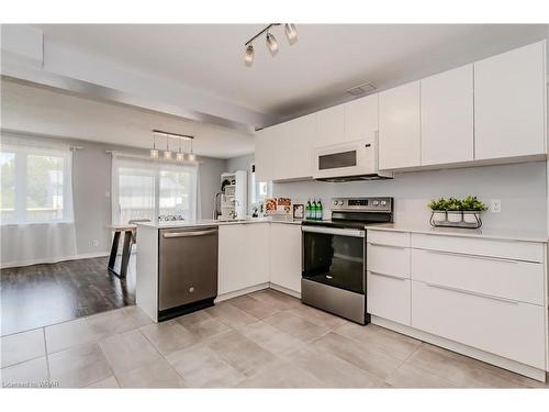 64 Meadowlane Drive, Kitchener, ON - Indoor Photo Showing Kitchen