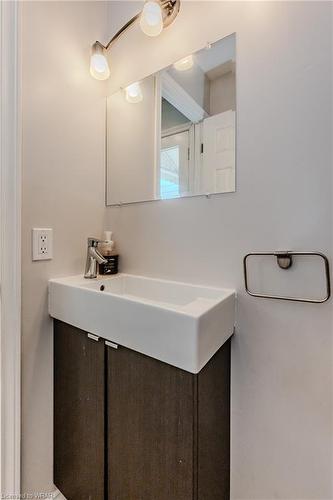 64 Meadowlane Drive, Kitchener, ON - Indoor Photo Showing Bathroom