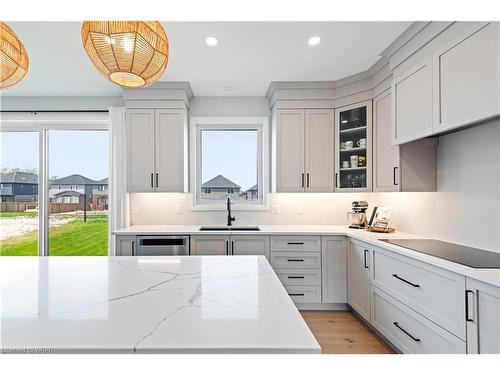 15 Grundy Crescent, Grand Valley, ON - Indoor Photo Showing Kitchen With Upgraded Kitchen