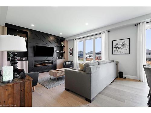 15 Grundy Crescent, Grand Valley, ON - Indoor Photo Showing Living Room