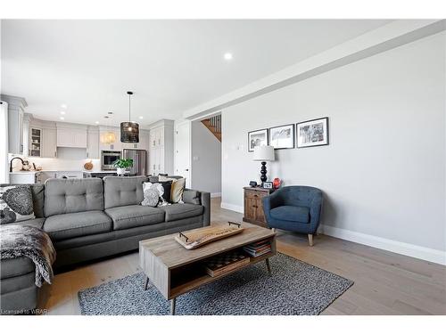 15 Grundy Crescent, Grand Valley, ON - Indoor Photo Showing Living Room