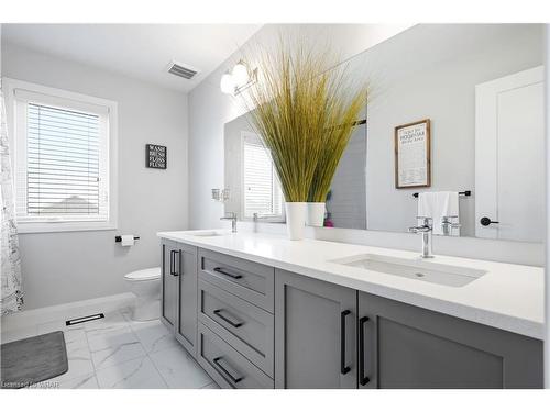 15 Grundy Crescent, Grand Valley, ON - Indoor Photo Showing Bathroom