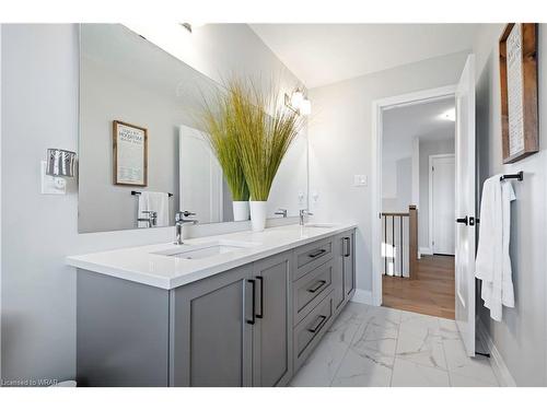 15 Grundy Crescent, Grand Valley, ON - Indoor Photo Showing Bathroom