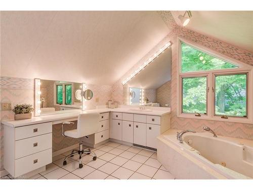 368 Warrington Drive, Waterloo, ON - Indoor Photo Showing Bathroom