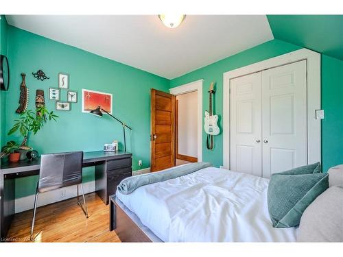 141 Park Street, Waterloo, ON - Indoor Photo Showing Bedroom