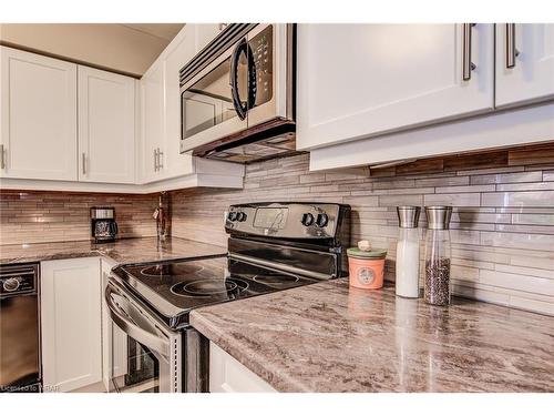 29-35 Westheights Drive, Kitchener, ON - Indoor Photo Showing Kitchen