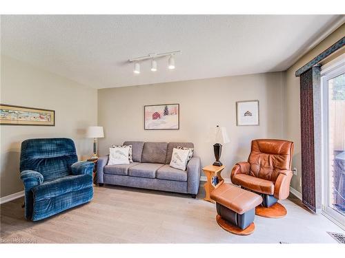 29-35 Westheights Drive, Kitchener, ON - Indoor Photo Showing Living Room