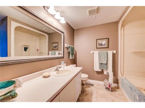 29-35 Westheights Drive, Kitchener, ON - Indoor Photo Showing Bathroom