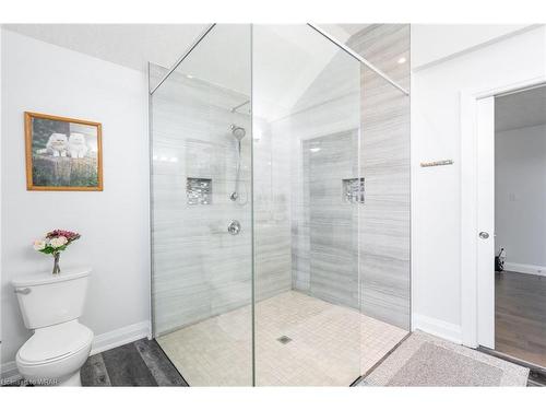 920 River Ridge Court, Kitchener, ON - Indoor Photo Showing Bathroom