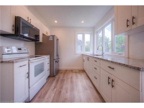 29 Second Avenue, Cambridge, ON - Indoor Photo Showing Kitchen