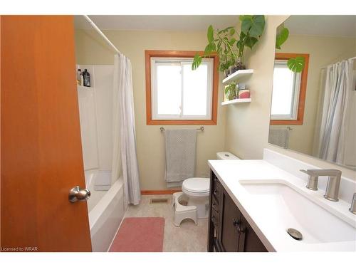 315 13Th Avenue A, Hanover, ON - Indoor Photo Showing Bathroom