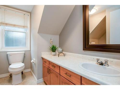 12 Hubert Street, Cambridge, ON - Indoor Photo Showing Bathroom