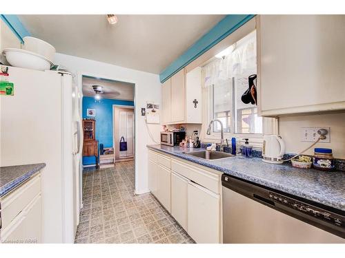 20 Blackwell Drive, Kitchener, ON - Indoor Photo Showing Kitchen