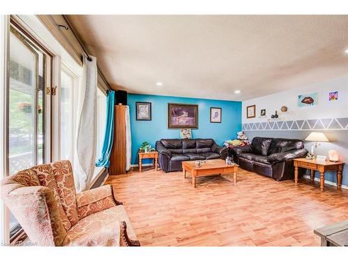 20 Blackwell Drive, Kitchener, ON - Indoor Photo Showing Living Room