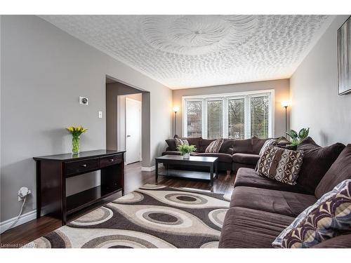 74 Shadeland Crescent, Kitchener, ON - Indoor Photo Showing Living Room