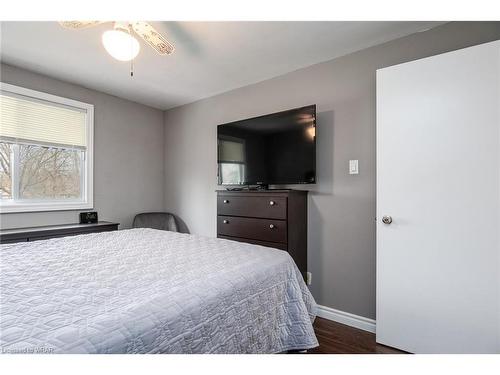 74 Shadeland Crescent, Kitchener, ON - Indoor Photo Showing Bedroom