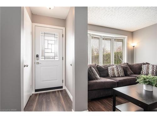 74 Shadeland Crescent, Kitchener, ON - Indoor Photo Showing Living Room