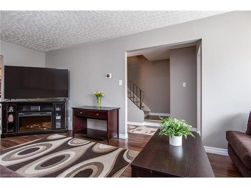 74 Shadeland Crescent, Kitchener, ON - Indoor Photo Showing Living Room