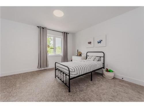 195 Riverbank Drive, Cambridge, ON - Indoor Photo Showing Bedroom