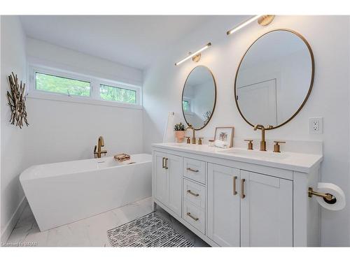 195 Riverbank Drive, Cambridge, ON - Indoor Photo Showing Bathroom