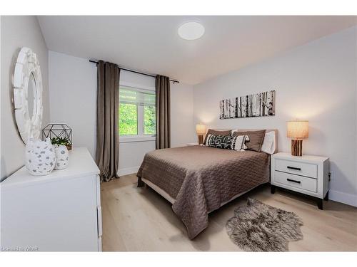 195 Riverbank Drive, Cambridge, ON - Indoor Photo Showing Bedroom