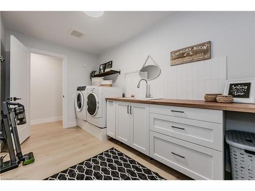 195 Riverbank Drive, Cambridge, ON - Indoor Photo Showing Laundry Room