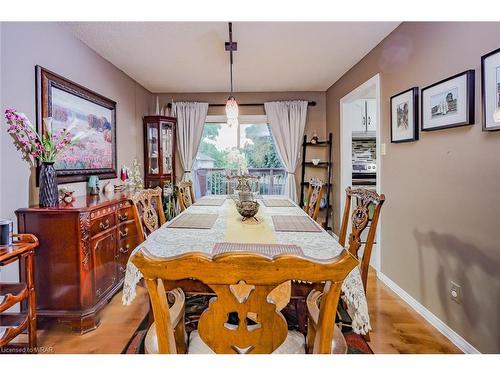 95 Pinnacle Crescent, Guelph, ON - Indoor Photo Showing Dining Room